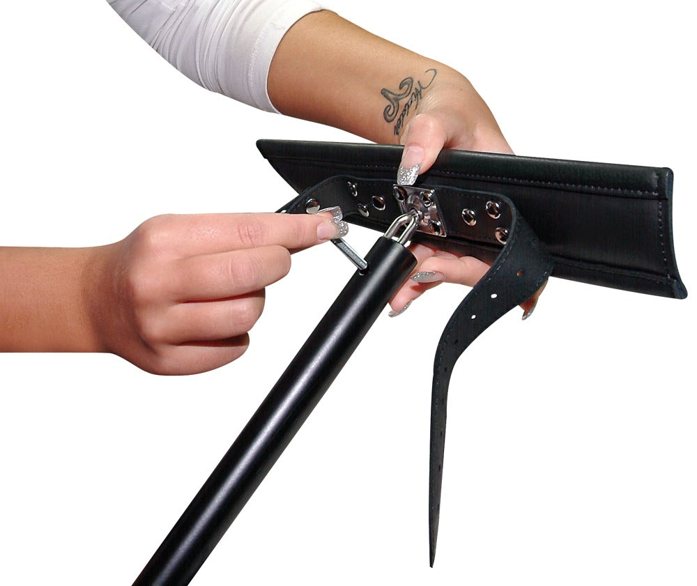 ZADO Bodenpranger aus Leder und Metall