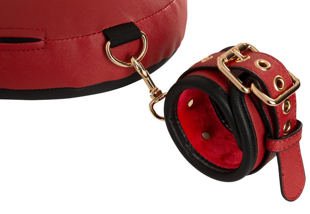Bad Kitty Thigh-Restraint mit Nackenrolle und Schenkelgurten